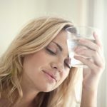 Bere acqua gasata fa ingrassare o no? Ecco cosa succede al nostro organismo