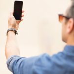 Smartphone e salute: in futuro basterà un video-selfie per misurare la pressione