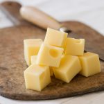 Il formaggio allunga la vita, la sorprendente scoperta della scienza: ecco l’ingrediente segreto che ci fa vivere di più