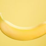 Mangia banane tutti i giorni: ecco cosa succede al cervello, al cuore e alla pancia, ma occhio a queste controindicazioni