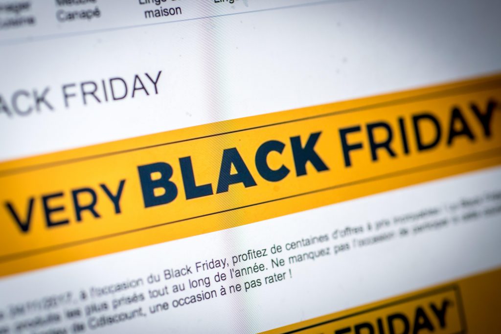 Black Friday, occhio alle mail troppo allettanti: 5 consigli per evitare le truffe