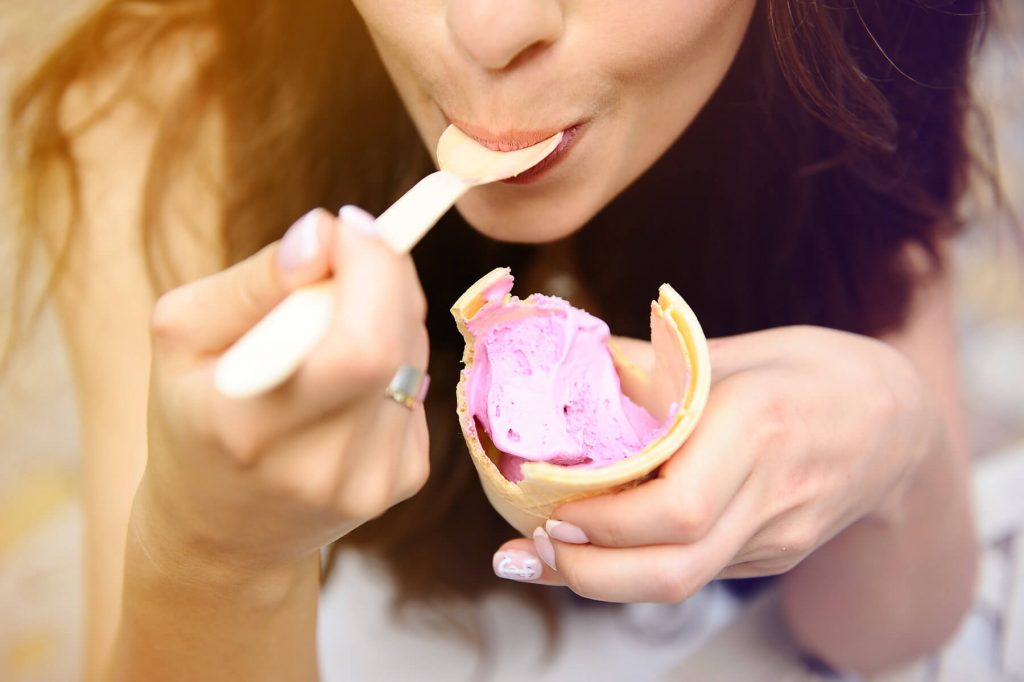 Il gelato è ipercalorico e fa ingrassare? È un falso mito