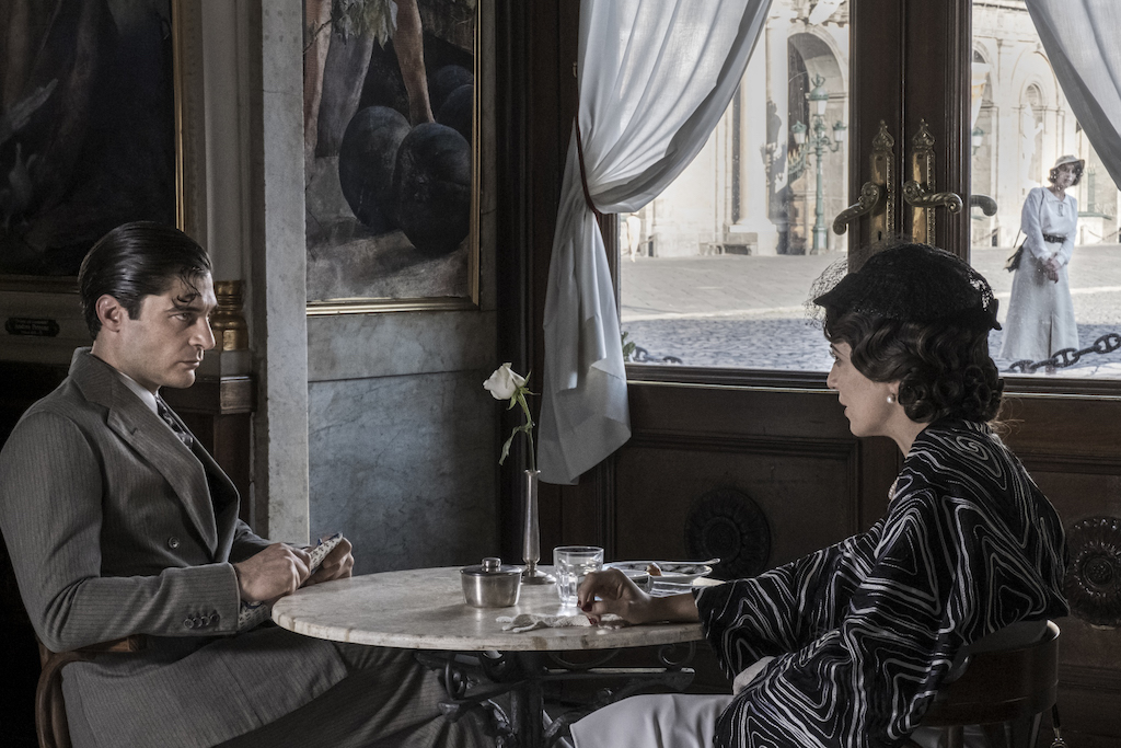 Il Commissario Ricciardi con Lino Guanciale_